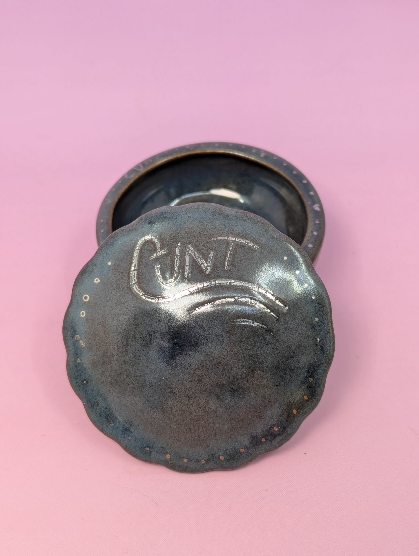 Cunty Round Scalloped Pillbox