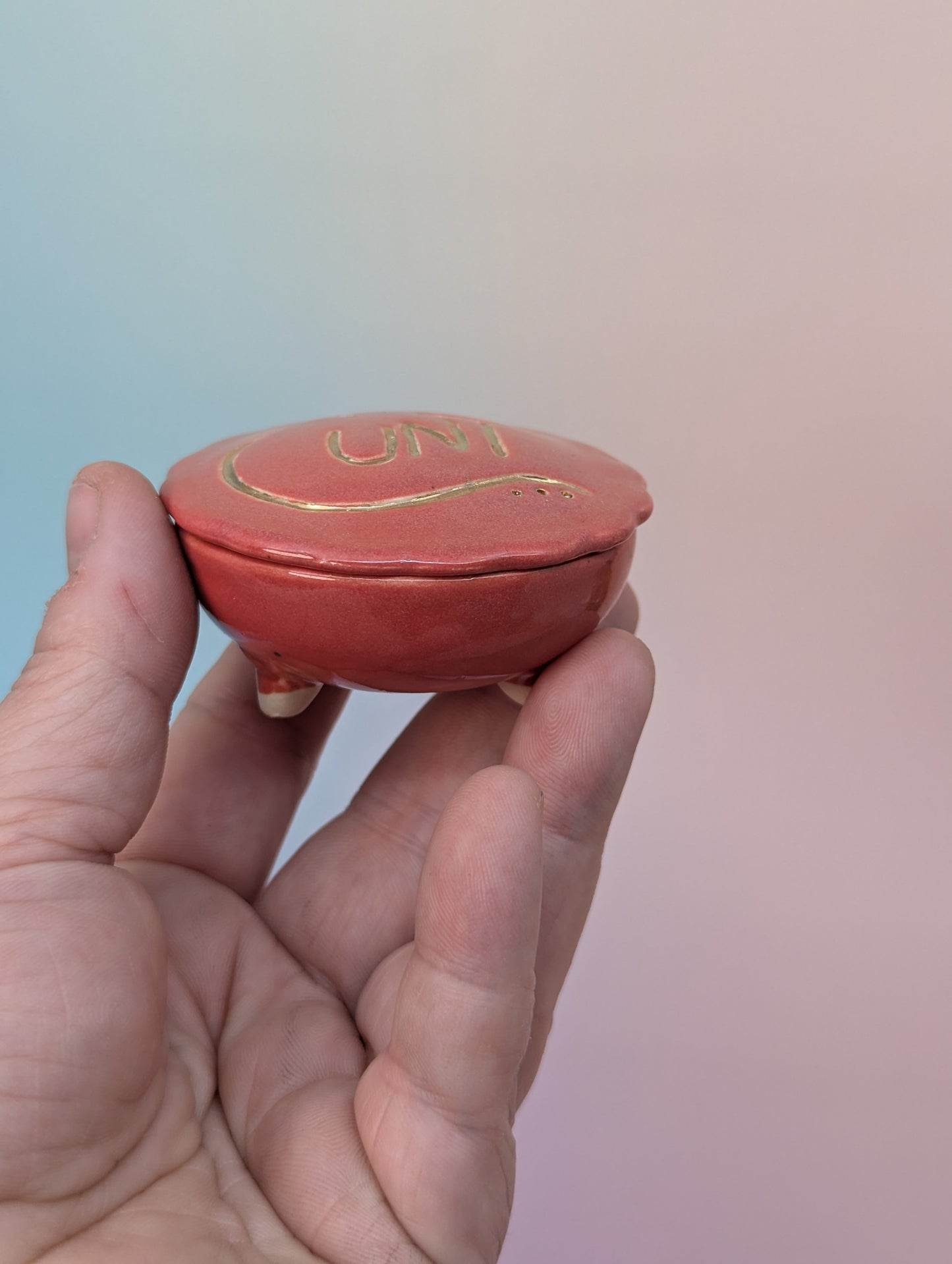 Cunt Round Pillbox
