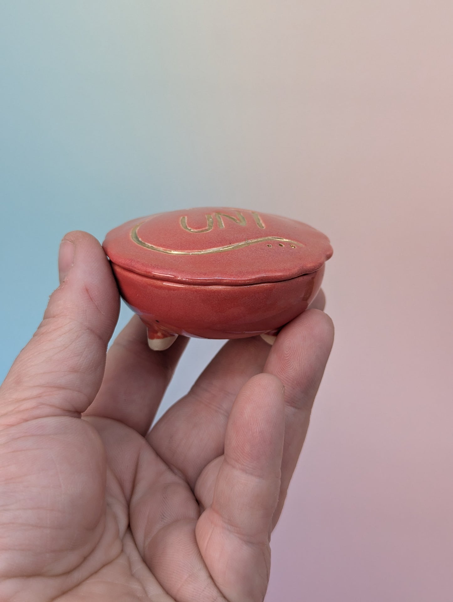 Cunt Round Pillbox