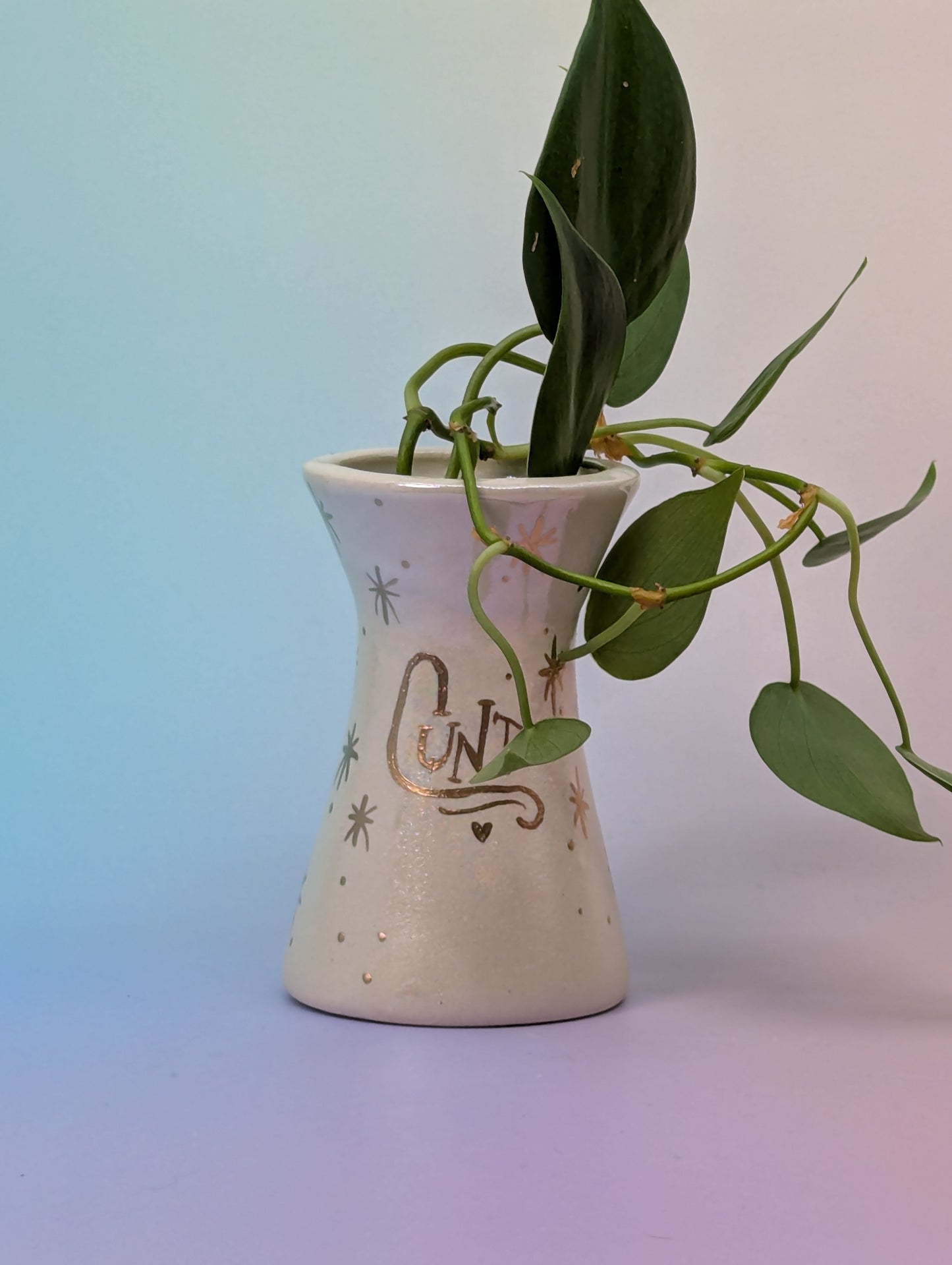Cunty Bud Vase W/Opalescent