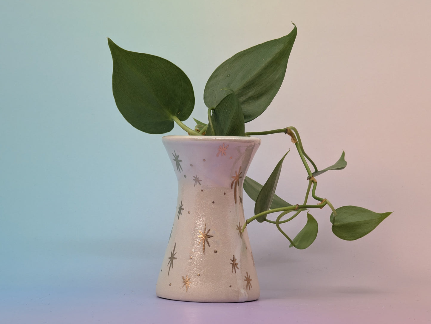 Cunty Bud Vase W/Opalescent