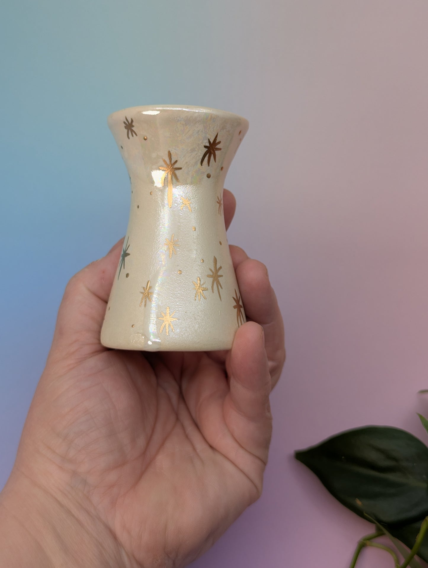 Cunty Bud Vase W/Opalescent