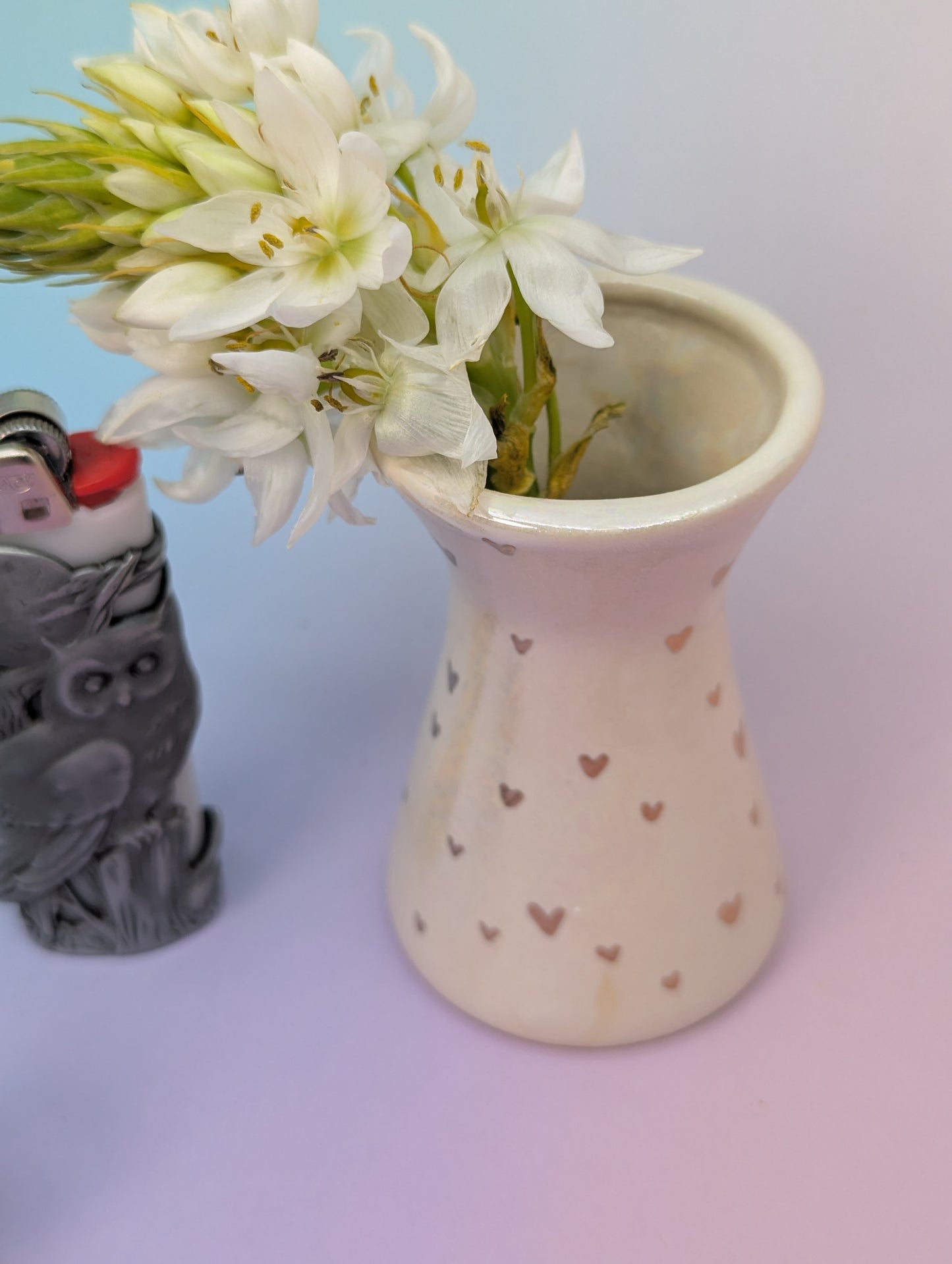 Cunty Bud Vase W/Opalescent