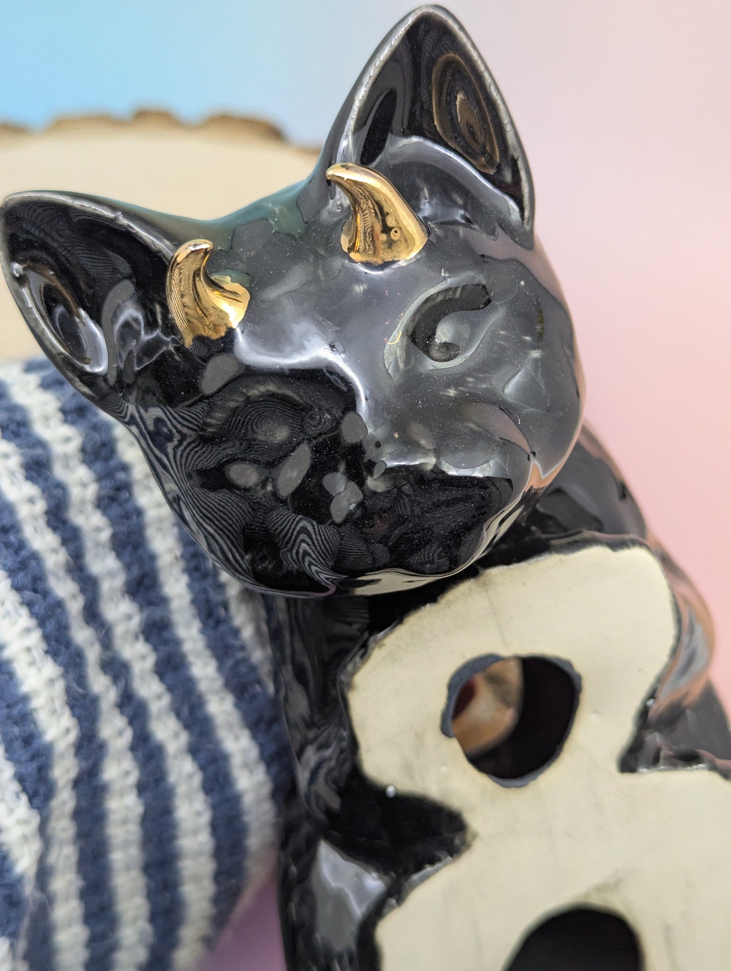 Devil Dink Planter W/Gold Horns