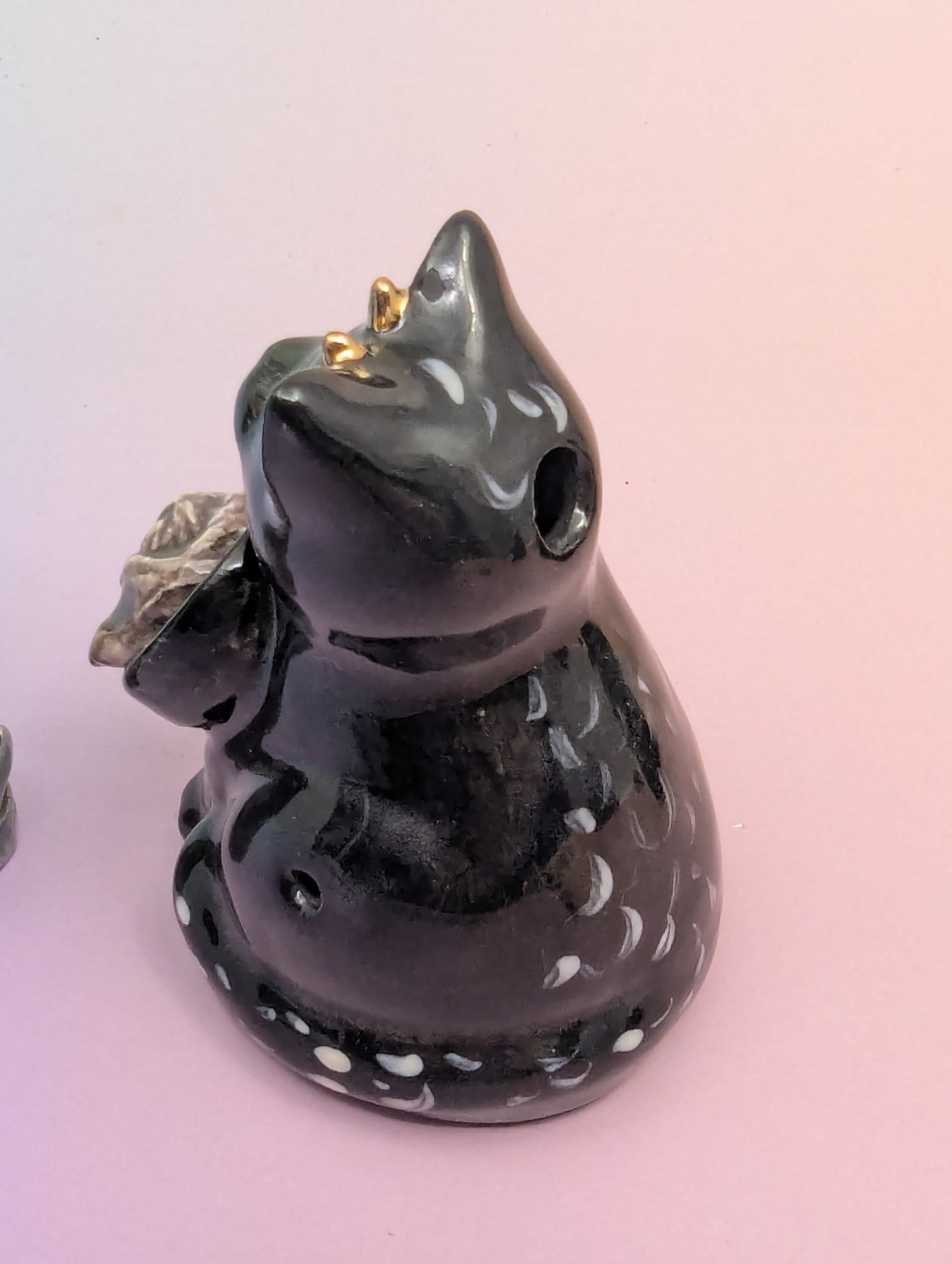 Black Cat Pipe W/Yarn Ball Stopper