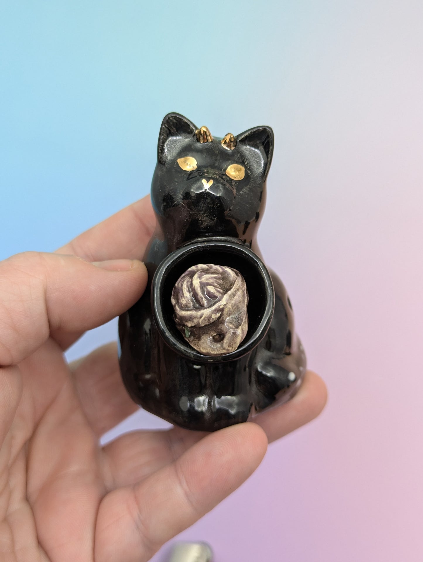 Black Cat Pipe W/Yarn Ball Stopper