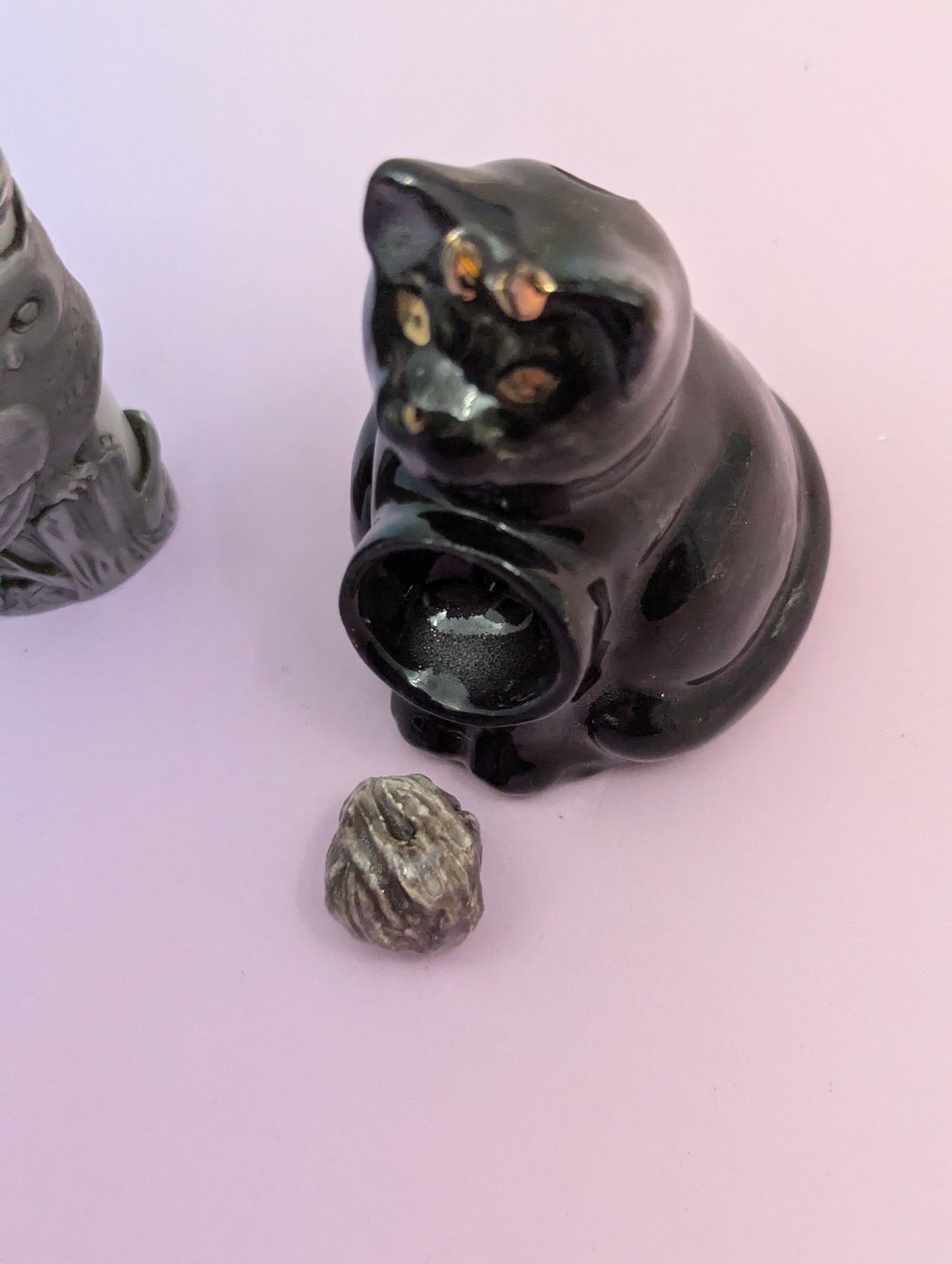 Black Cat Pipe W/Yarn Ball Stopper