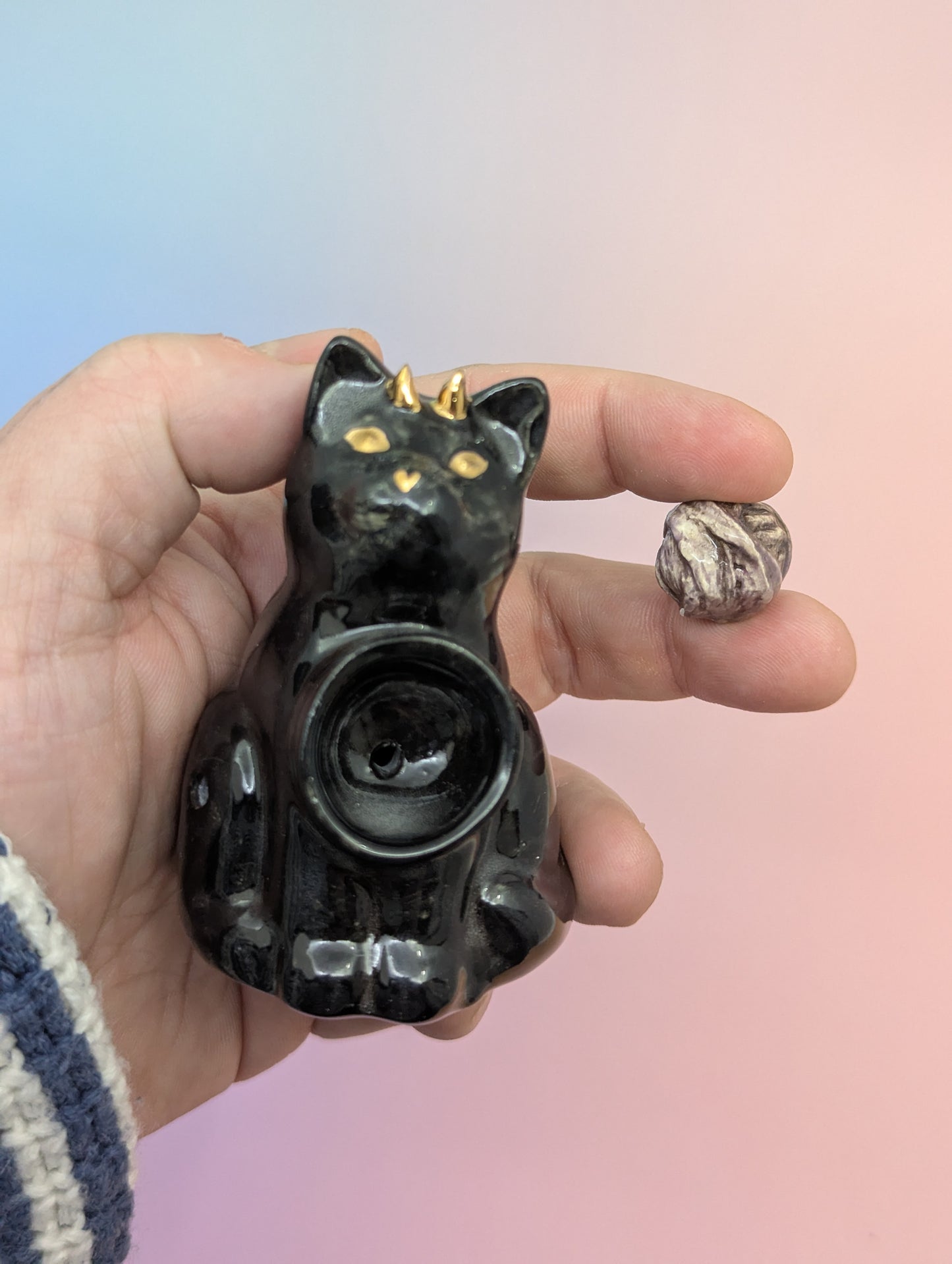 Black Cat Pipe W/Yarn Ball Stopper