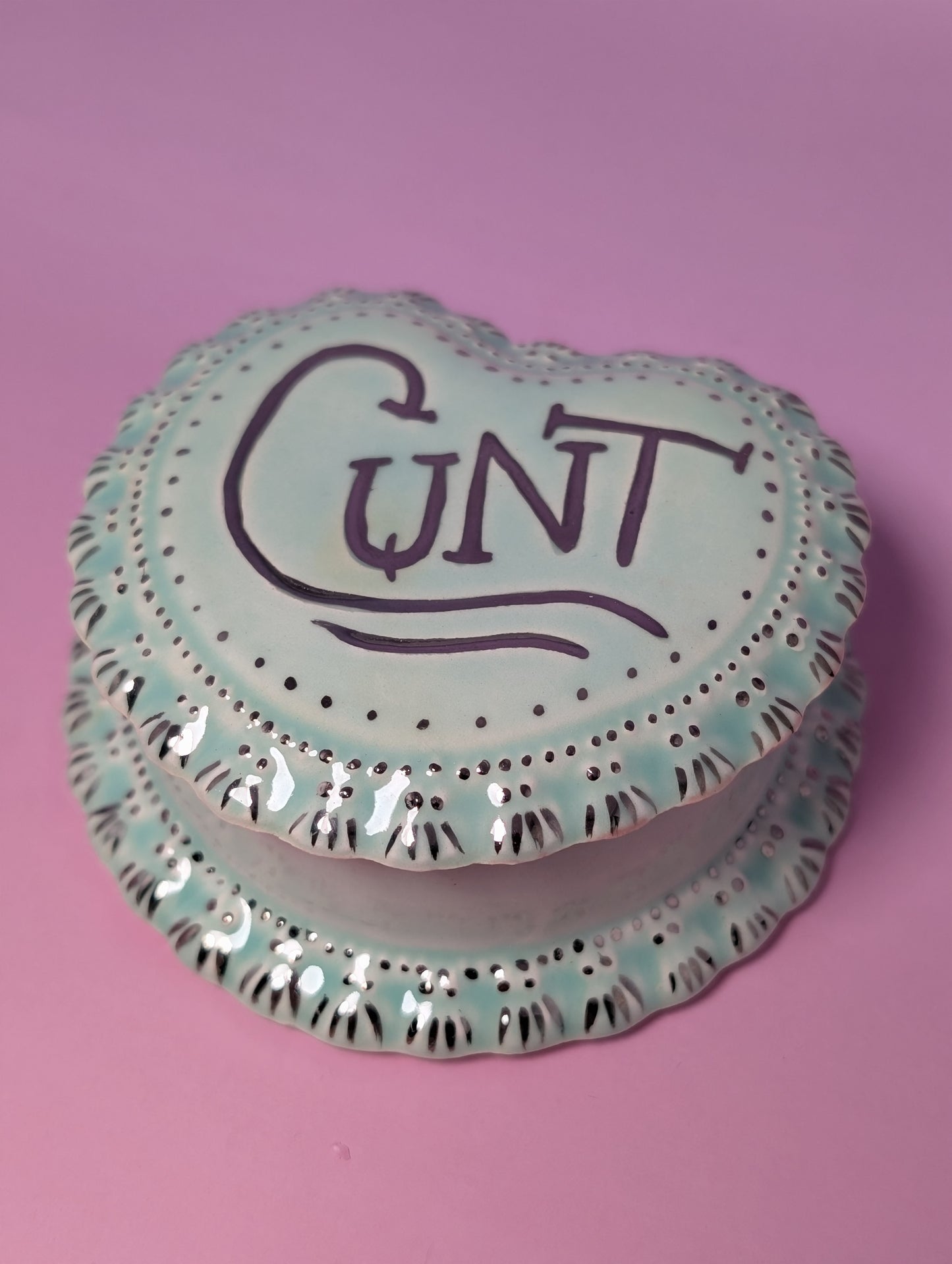 Cunty Frilled Heart Pillbox with Silver Glaze