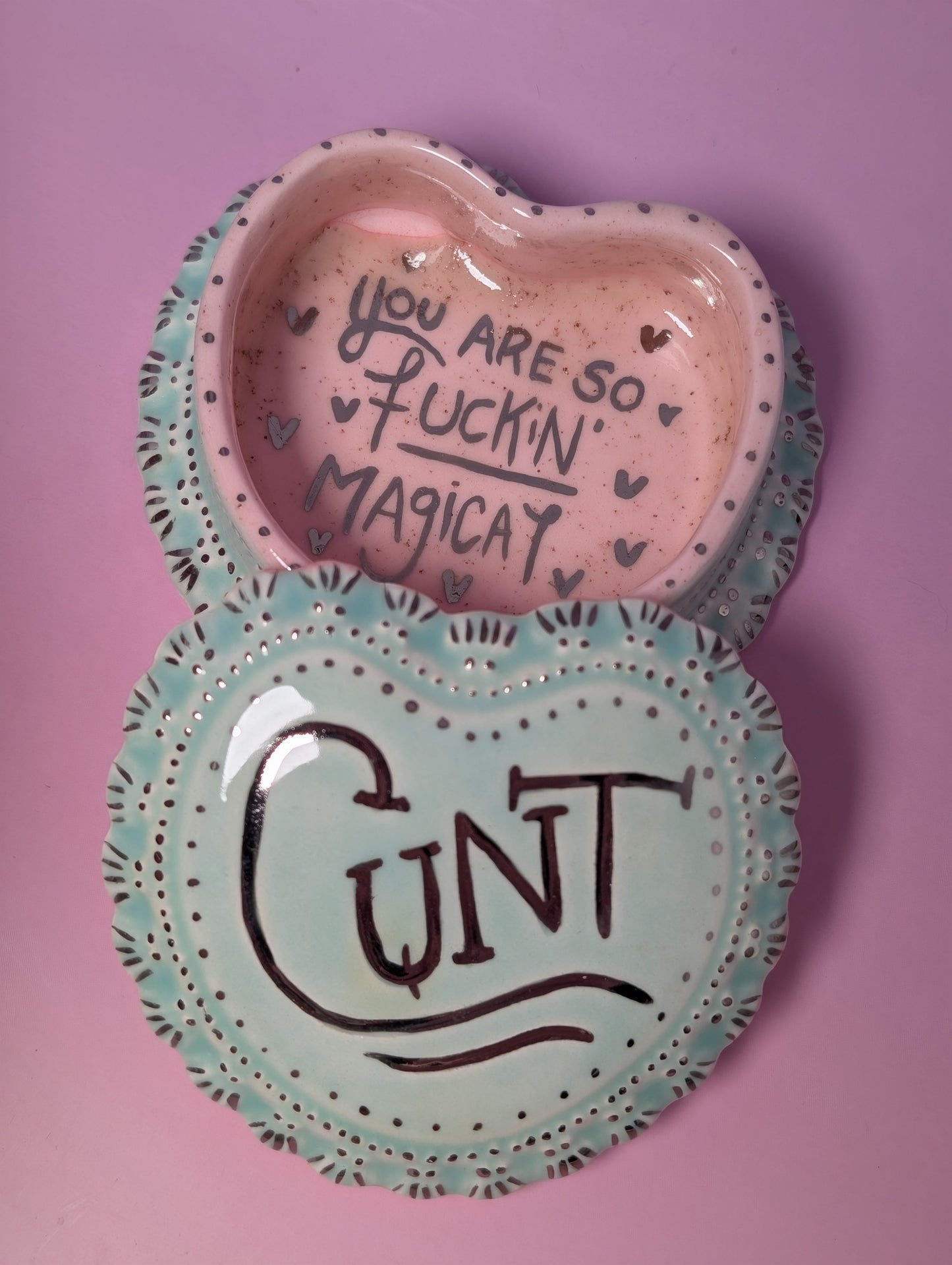 Cunty Frilled Heart Pillbox with Silver Glaze