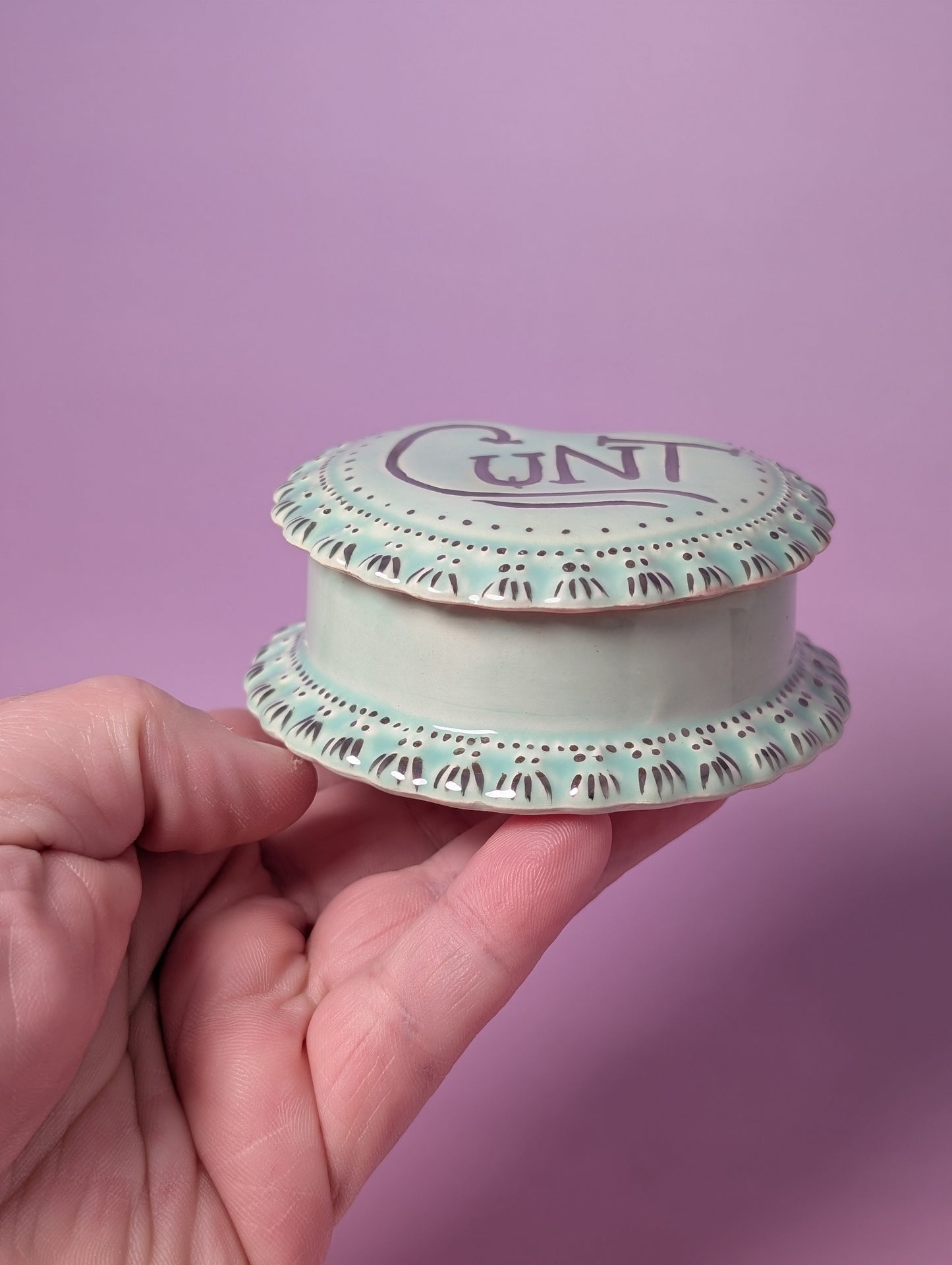 Cunty Frilled Heart Pillbox with Silver Glaze