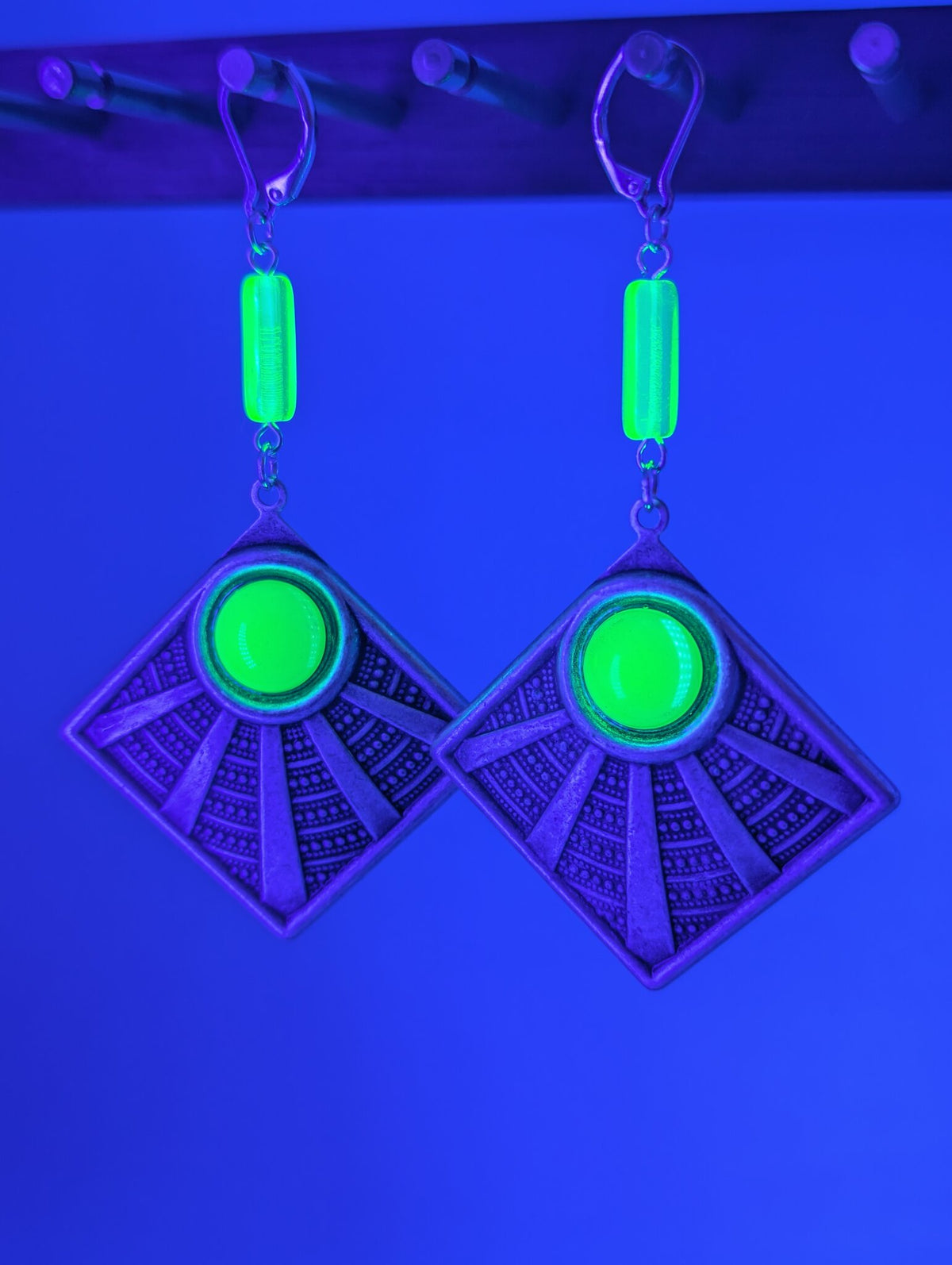 EAR-0100_0004.jpg