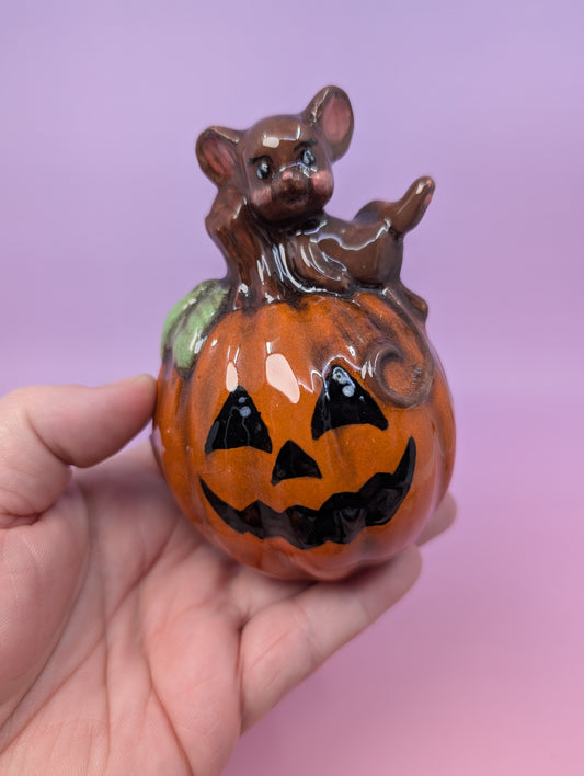 Mouse on Jack-o-Lantern Pipe
