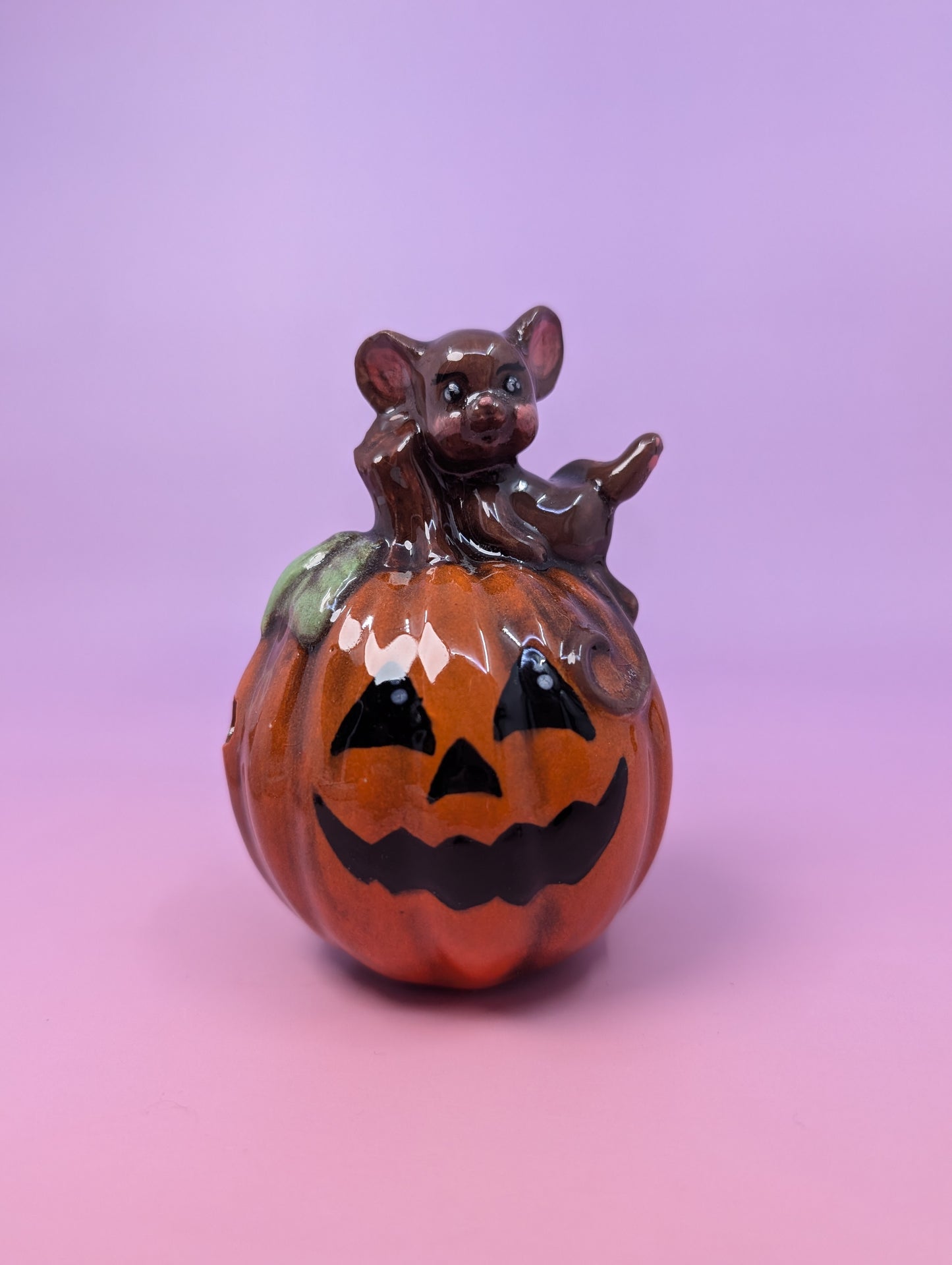 Mouse on Jack-o-Lantern Pipe