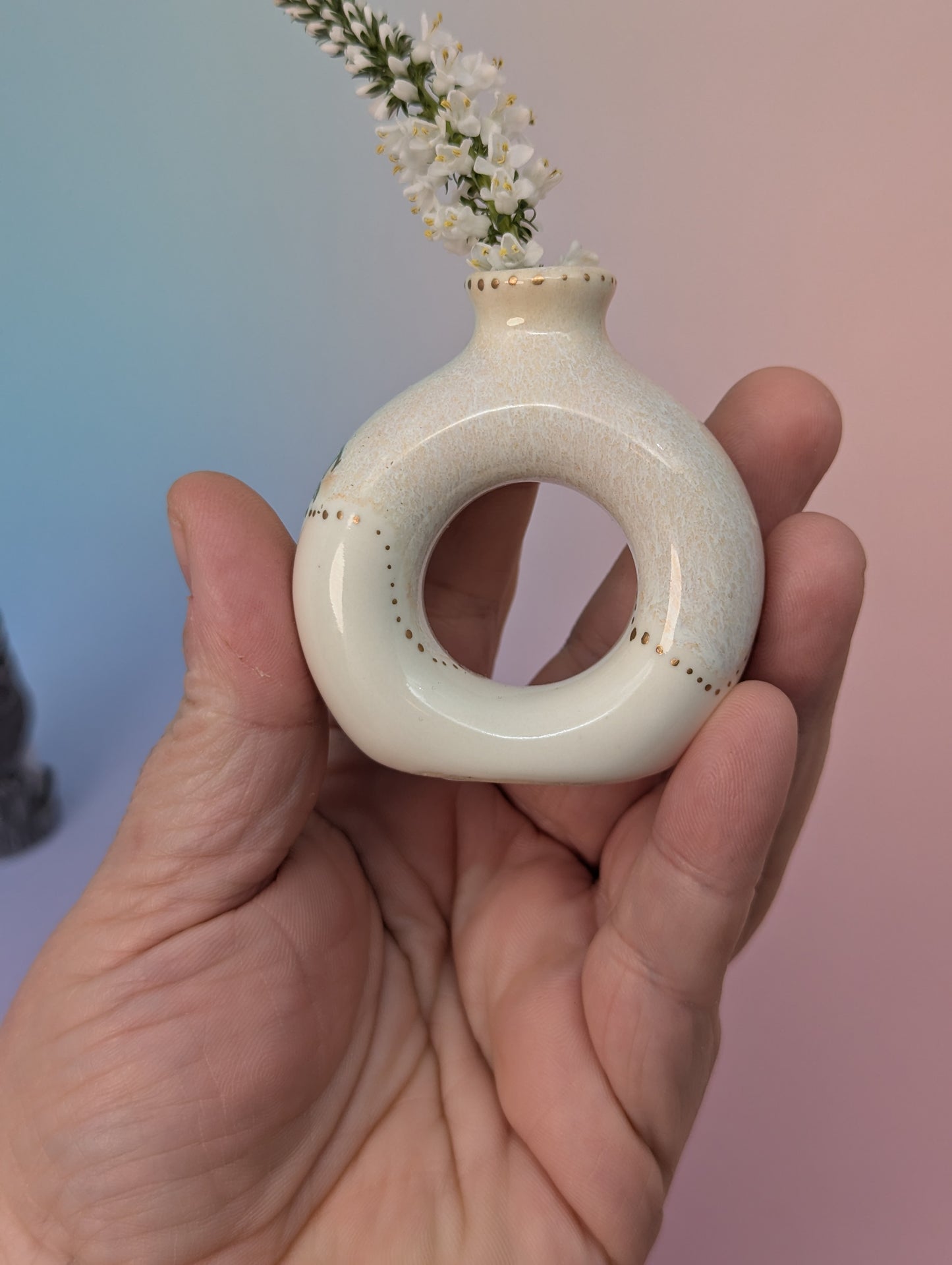 Cunty Bud Vase Napkin Rings w/ Gold Enamel Accents