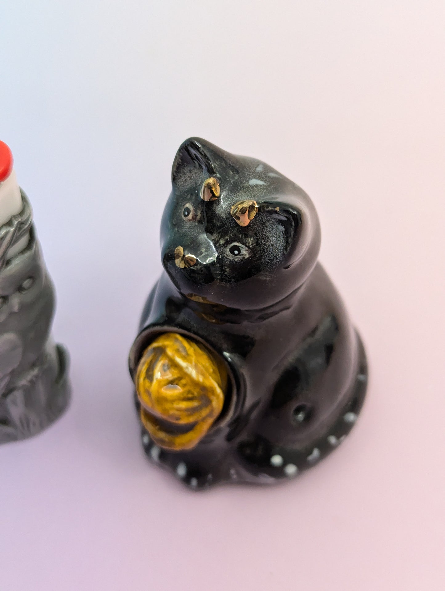 Black Cat Pipe W/Yarn Ball Stopper