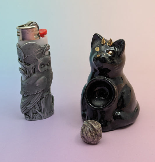 Black Cat Pipe W/Yarn Ball Stopper